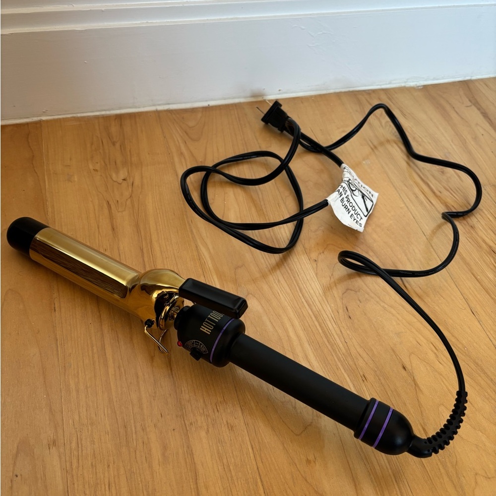 Hot Tools Pro Signature Gold and Black Curling Iron 1.25